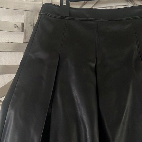 Hollister faux leather skirt, size large - Picture 2 of 5